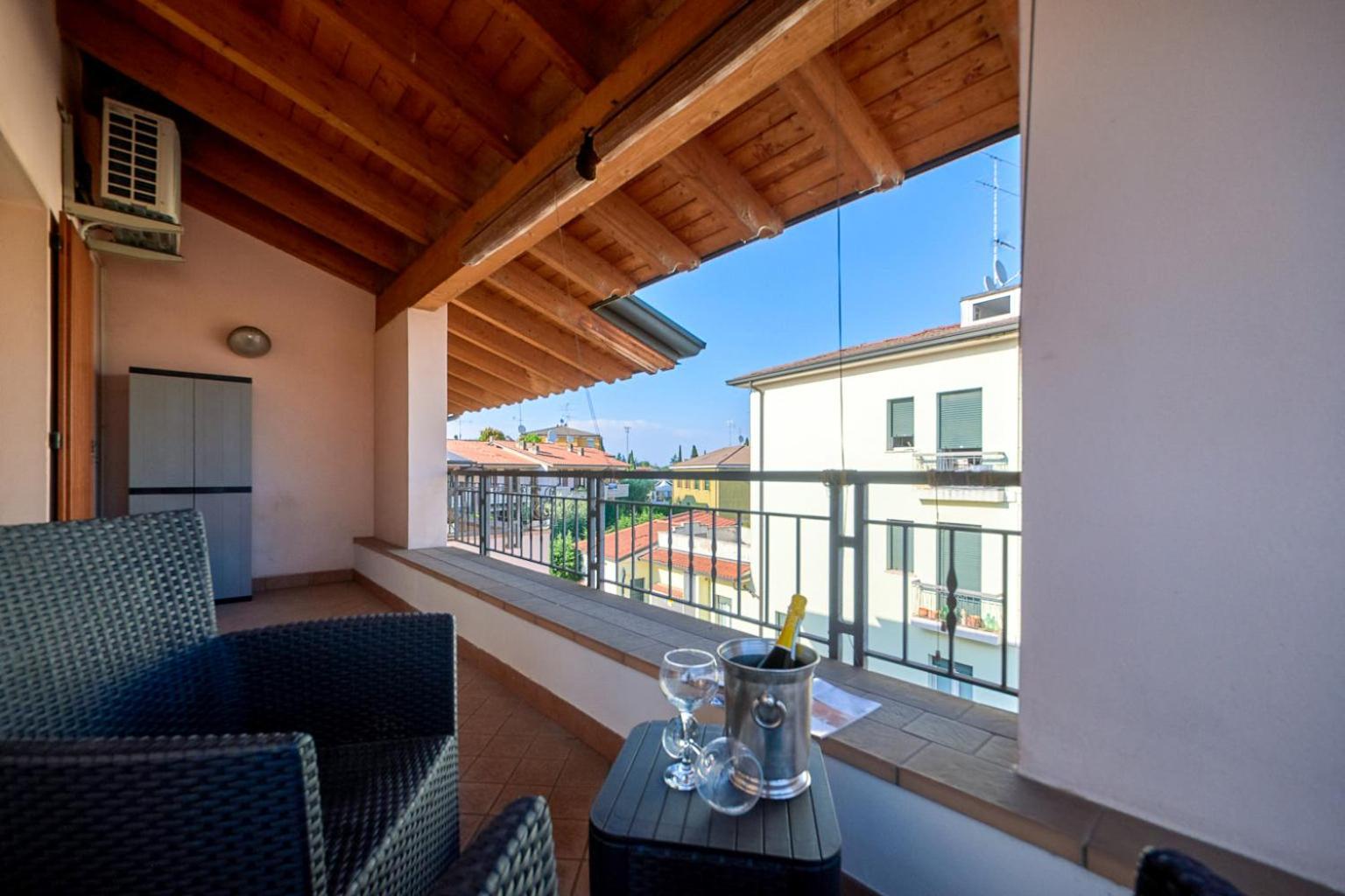 Dora'S Apartment Desenzano del Garda Exterior foto